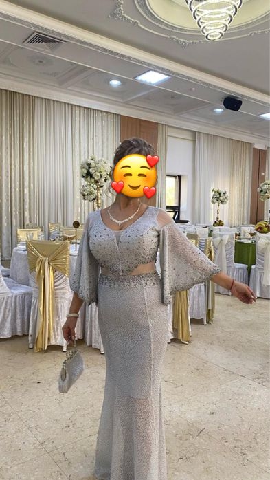 Вечернее серебристое платье