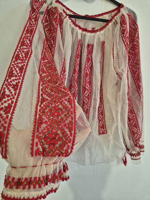 Ie traditionala cu margele