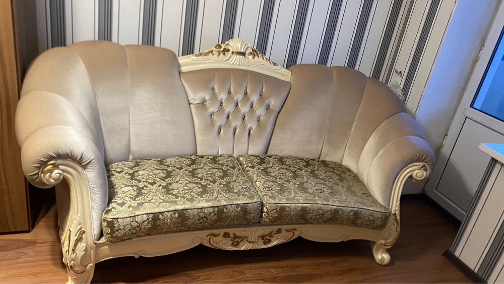 Продам 2 дивана и 2 красло