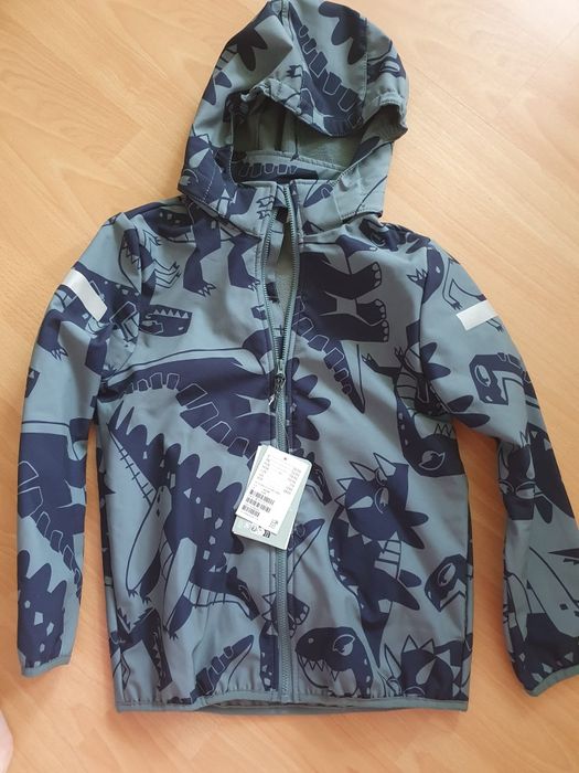 Set haine noi cu etichetă pt. 6-8 ani