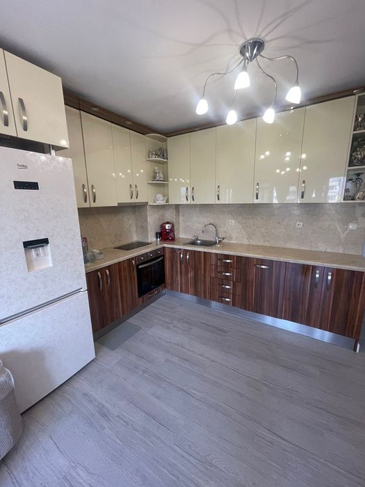 Продава се Тристаен апартамент в Пловдив, Христо Смирненски - 104 кв.м за 1923 €/кв.м - Снимка #1
