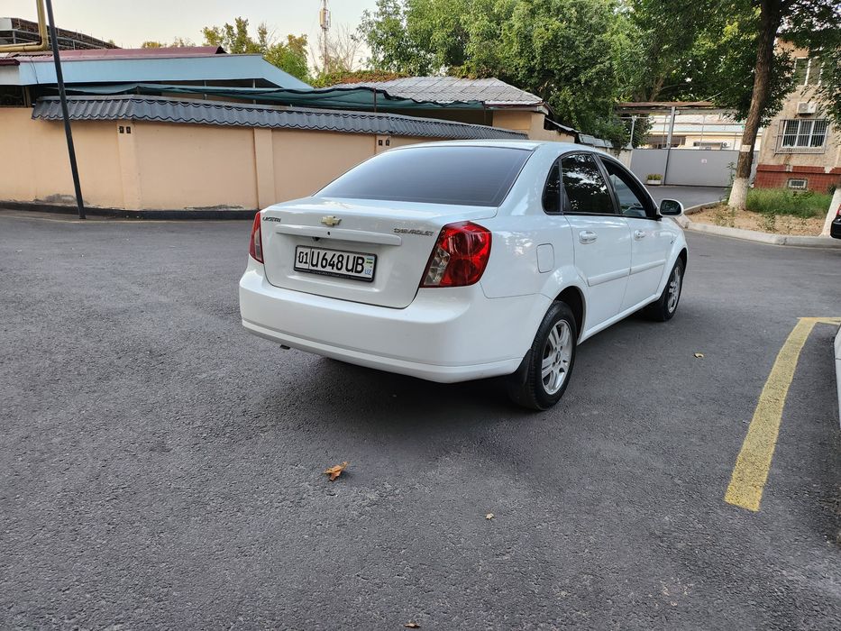 Срочно НЕ дорого Lacetti-2011год. АВТОМАТ. Не битый не гнилой.