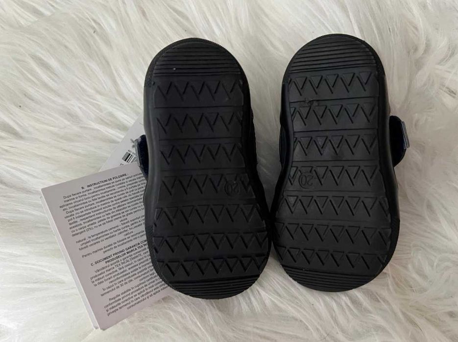 Ghetute bebe de piele cu arici, TEX, noi, marime 20