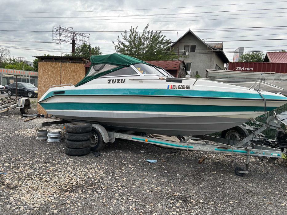 Ansamblu Barca Cabinata