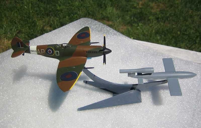 Сборная модель самолета Спитфайр XIV с ФАУ-1 (NOVO, 1:72). РАРИТЕТ!!