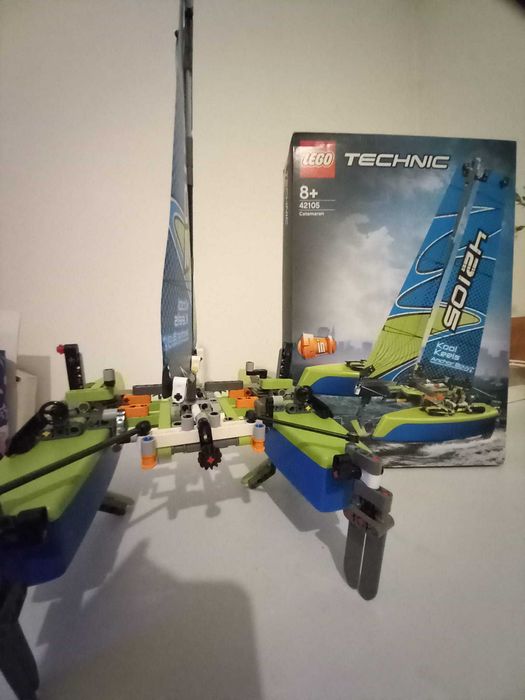 LEGO Technic - Catamaran 42105