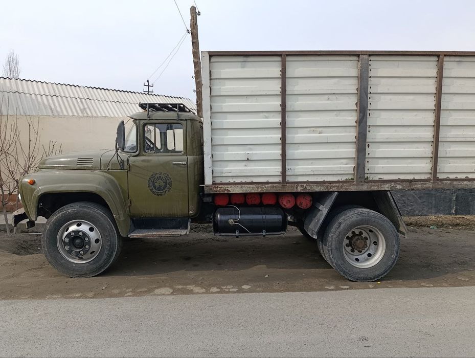 Zil 130 sotiladi