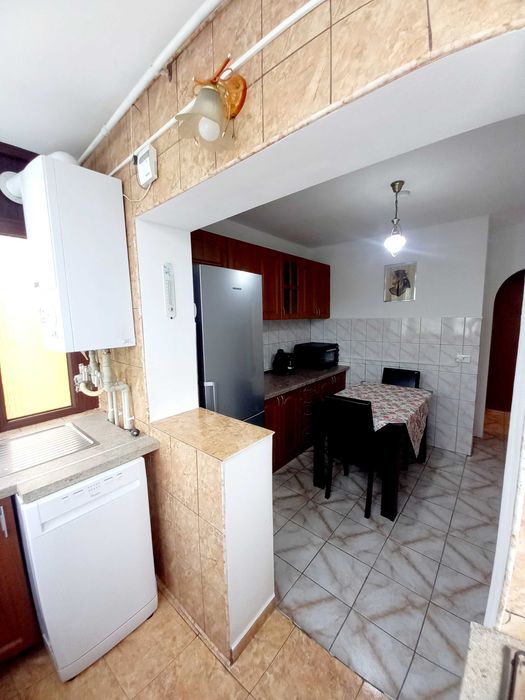Inchiriez apartament 2 camere, decomandat, Etaj 2, Marinex