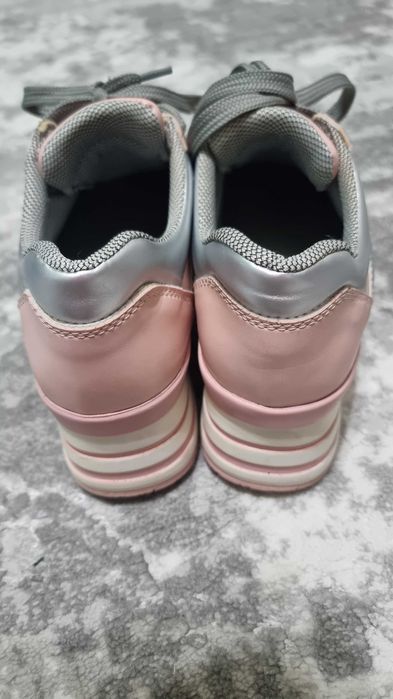 Розови Маратонки