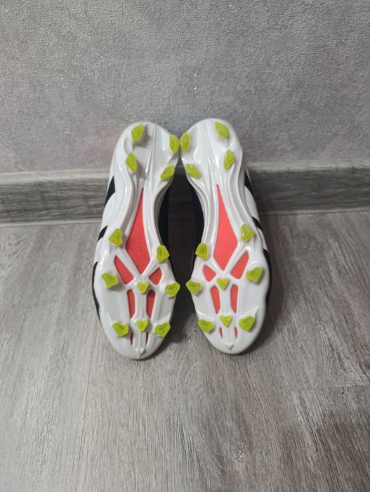 Продаю футбольные бутсы