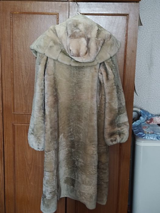 Шуба мутоновая женская...