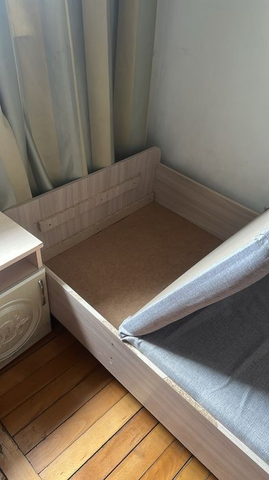Кровать  для спальни