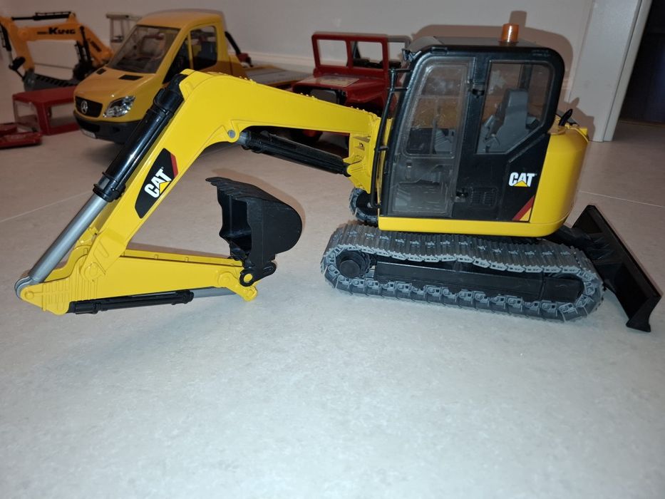Vand bruder excavator