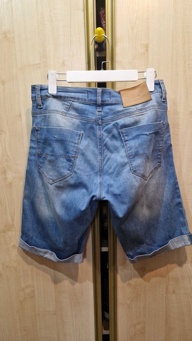 Продам мужские джинсовые шорты