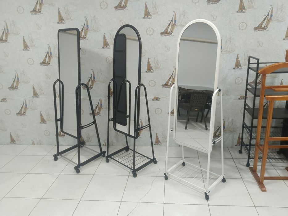 Зеркало напольное на колёсиках