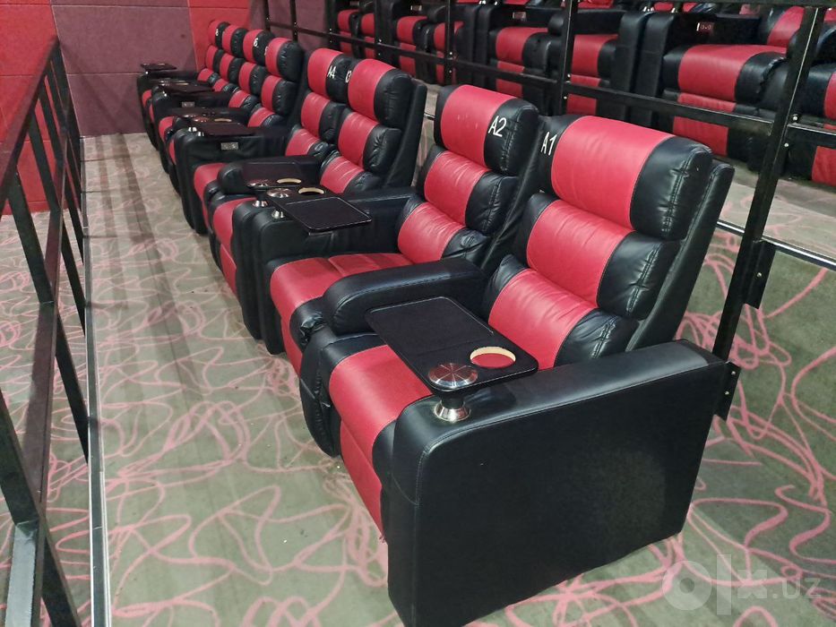 продаётся комфорт кресло электроний реклайнер лежащий для кинотеатра и