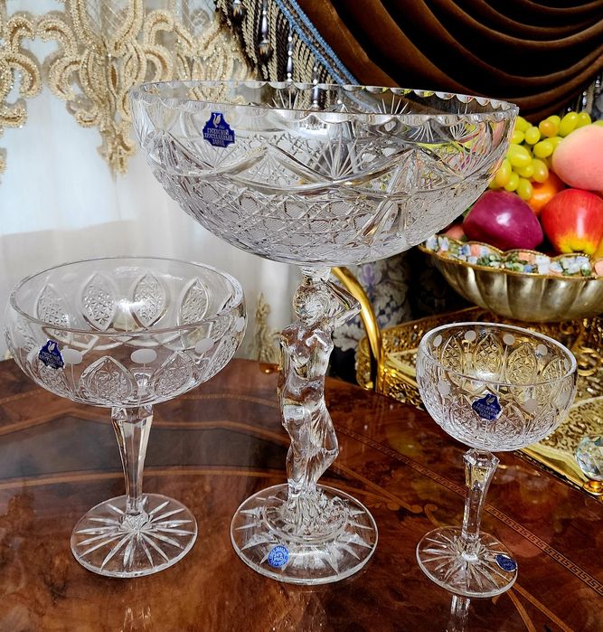 Хрустальные вазочки "Вишенка" на высоких  фигурных ножках.