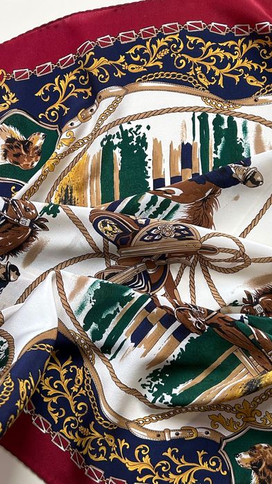 Разкошен копринен шал с ловни мотиви Made in Italy