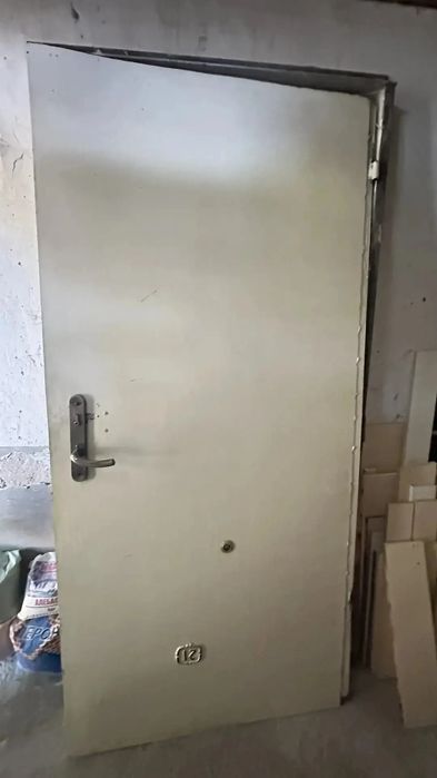 Темир эшик домдан чикан
