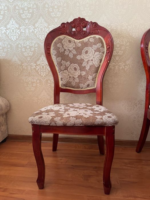 Стол для гостиной