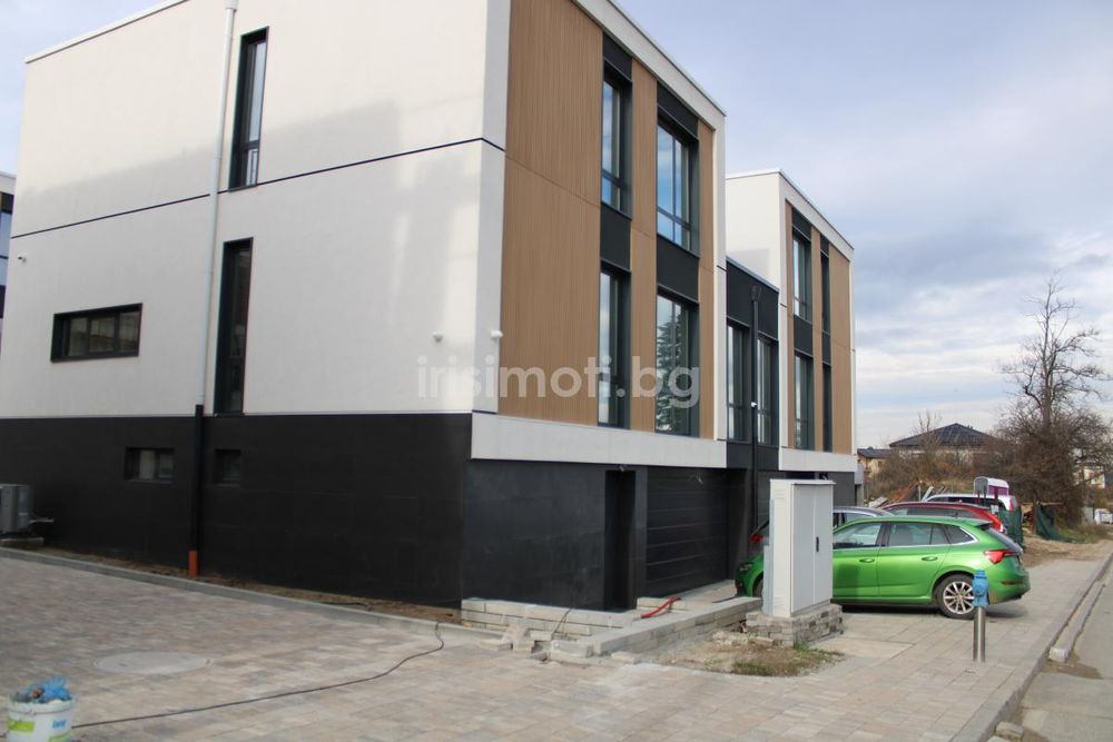 Продава се Къща в с. Бистрица, Област София-град - 302 кв.м за 1020 €/кв.м - Снимка #1