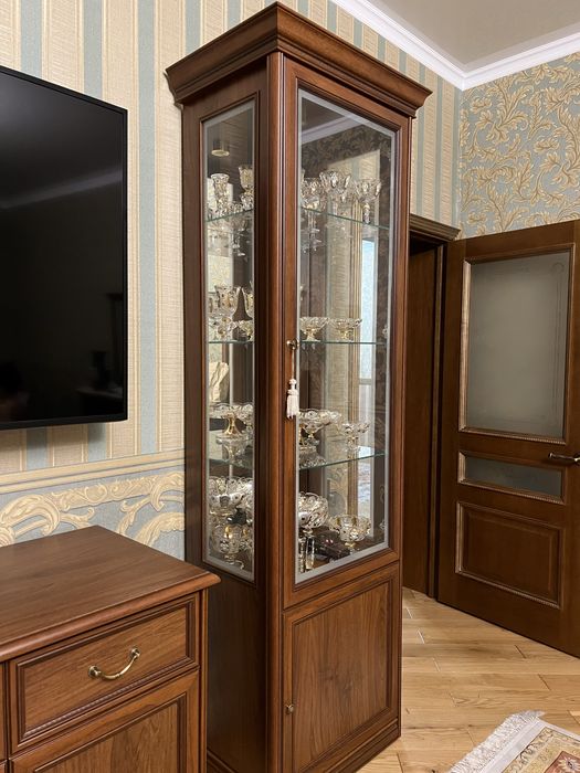 Комод сервант (витрина)