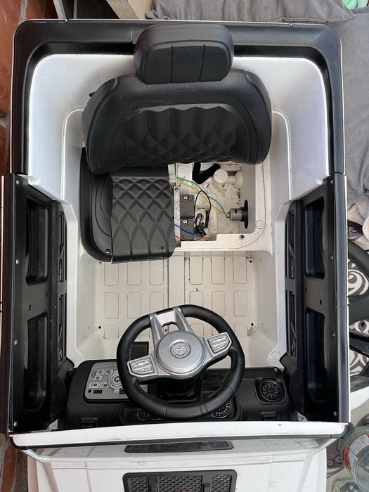 Продам машинку детскую