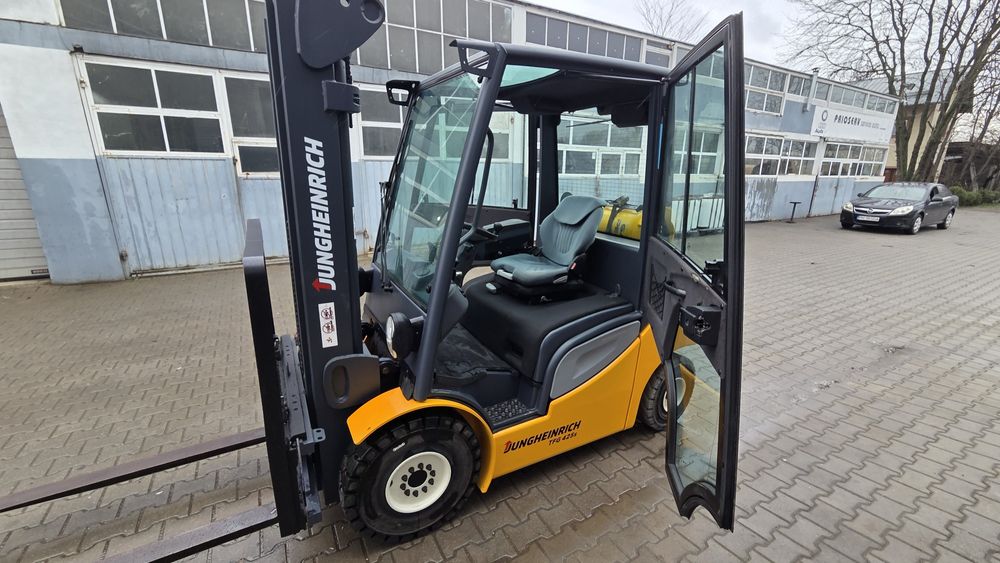 Stivuitor Jungheinrich TFG 425 2500KG