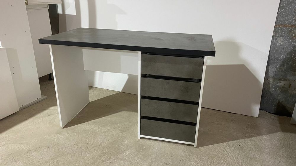 Столы компьютерные, письменные.