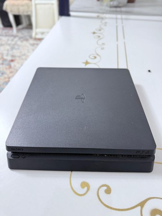 Sony playstation 4 slim