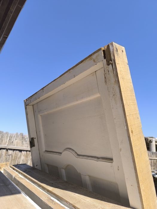 Агаш есик сатылады