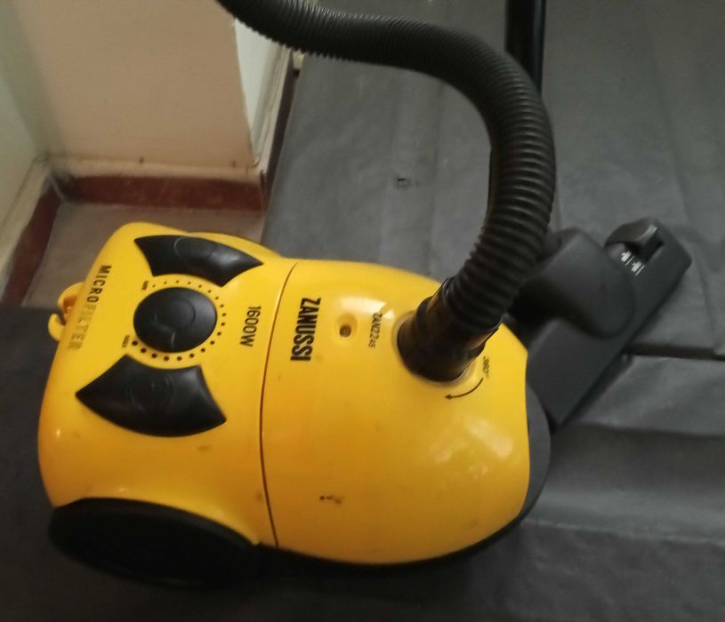 Прахосмукачка ZANUSSI 1600W