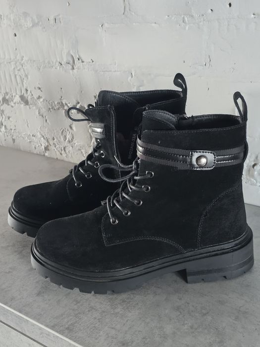 Продам женские зимние ботинки 40 р-р