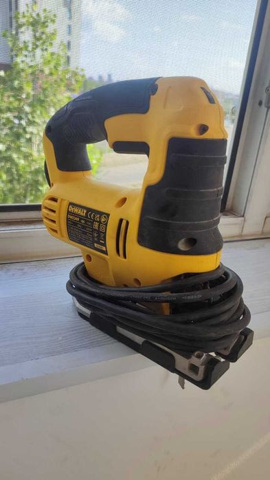 Лобзик DeWALT DWE349