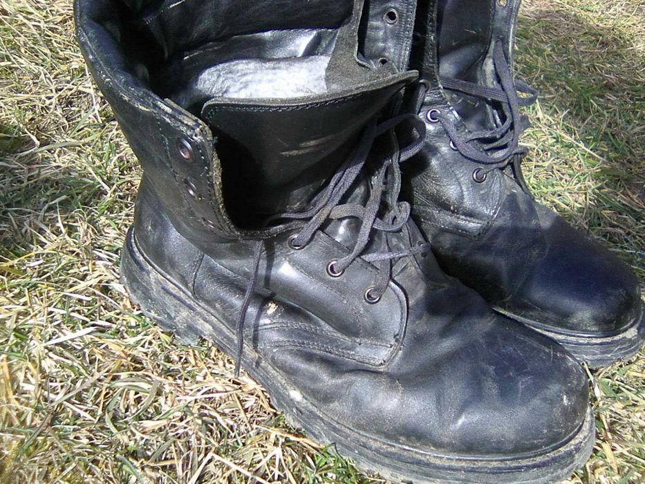 bocanci armata  iarna marime 43 44