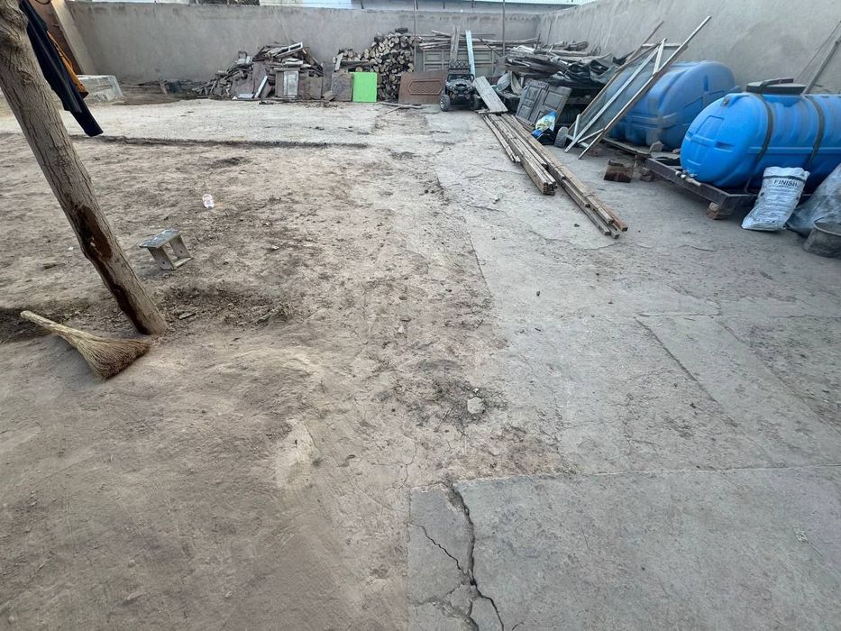 Шошилинч ховли уй сотилади.