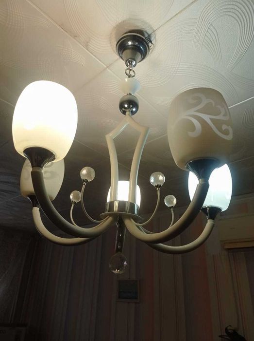 Люстра пятирожковая