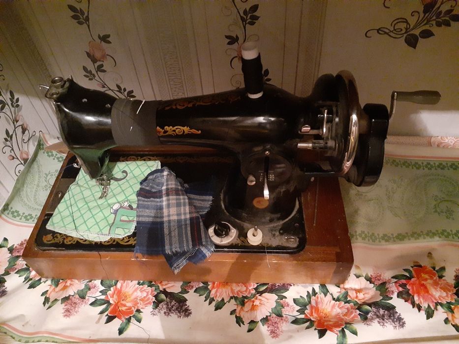 Продам швейную машинку