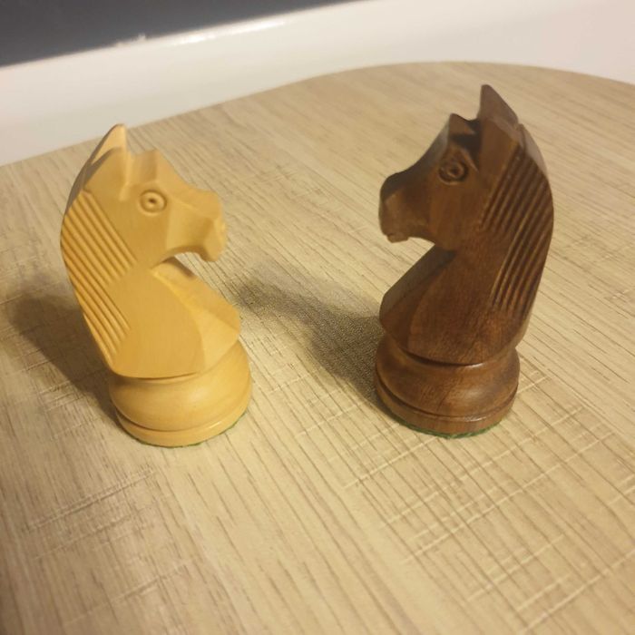 Шах професионални фигури с табло