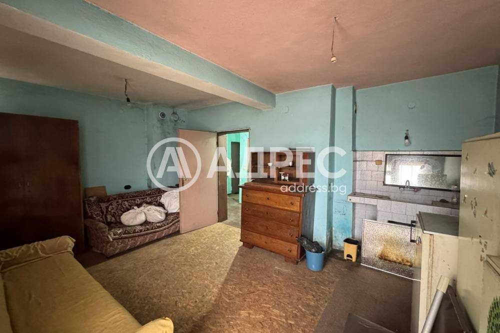 Етаж от къща в град Попово с отлична локация
