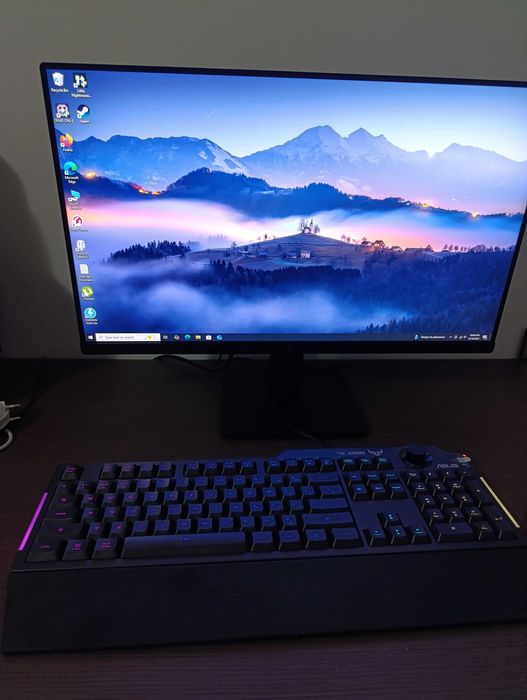 Vând PC de Gaming Lenovo Cube Y720