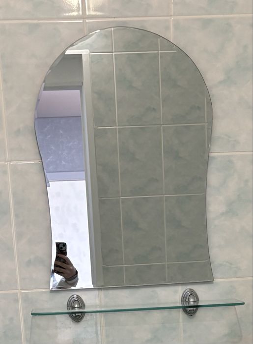 Продам раковину с зеркалом