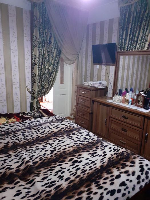 Hovli sotiladi oltin tepada