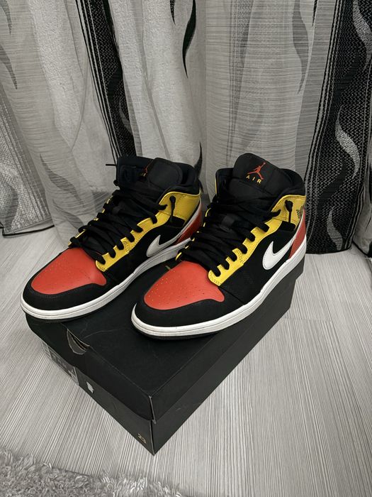 Nike Air Jordan 1 Mid SE