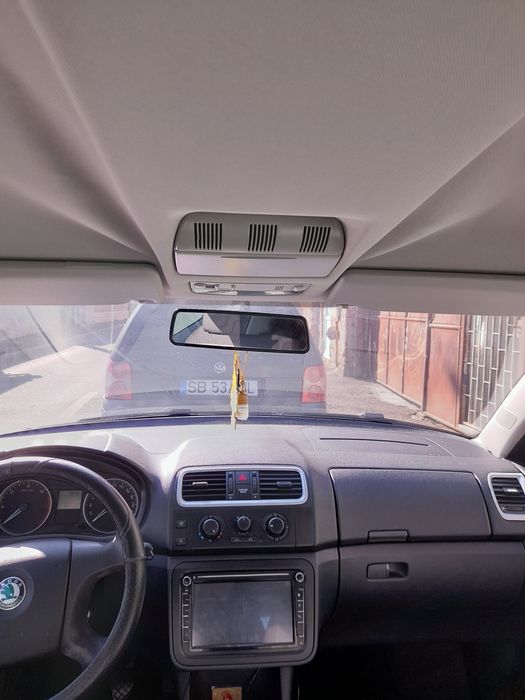 Vând Skoda Roomster