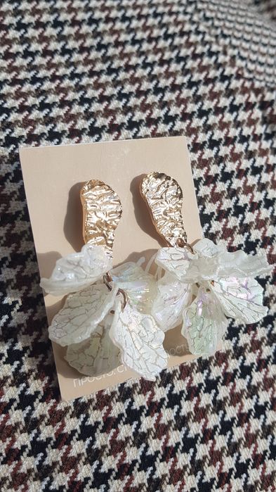 Продам серьги + в подарок красивая упаковка