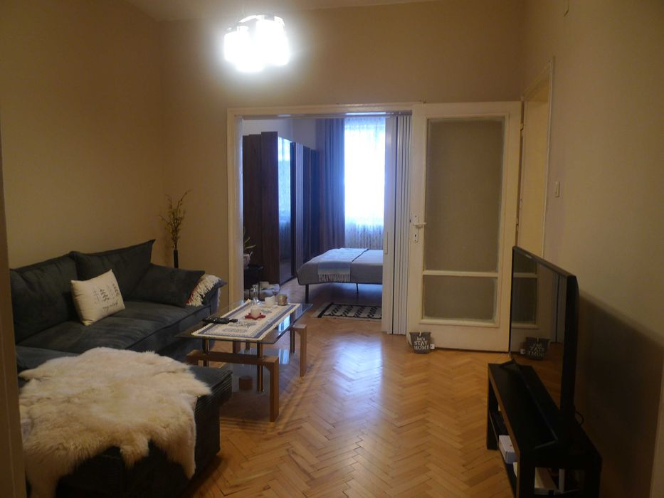 Дава се под наем Тристаен апартамент в София, Център - 75 кв.м за 790 € - Снимка #1