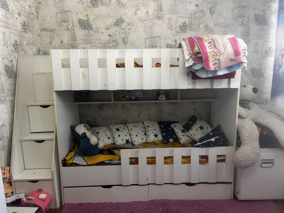 Двух ярусный кровать