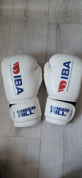 Б/у боксерские перчатки
