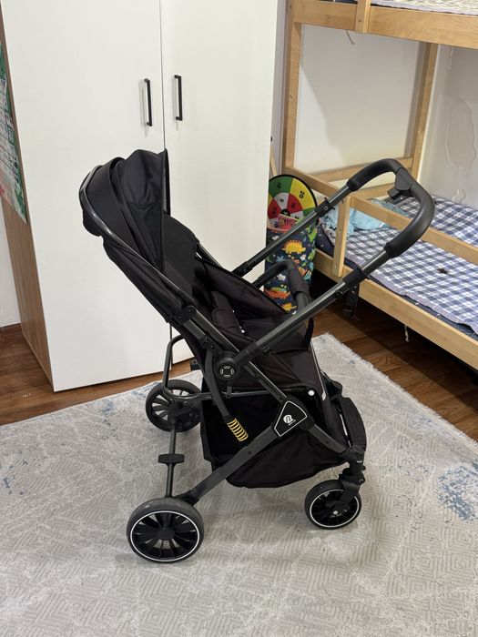 Продам коляска прогулочная легкая